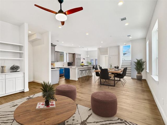 1221 W 16th Street B, Houston, TX 77008