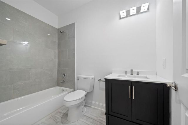 1221 W 16th Street B, Houston, TX 77008