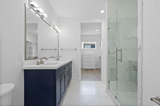 1221 W 16th Street B, Houston, TX 77008