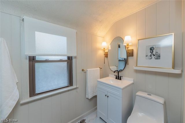 2876 Lakeview Avenue, Rocky River, OH 44116