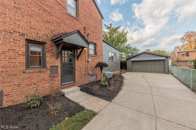 2876 Lakeview Avenue, Rocky River, OH 44116
