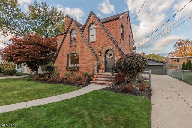 2876 Lakeview Avenue, Rocky River, OH 44116