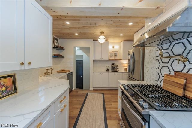 2876 Lakeview Avenue, Rocky River, OH 44116