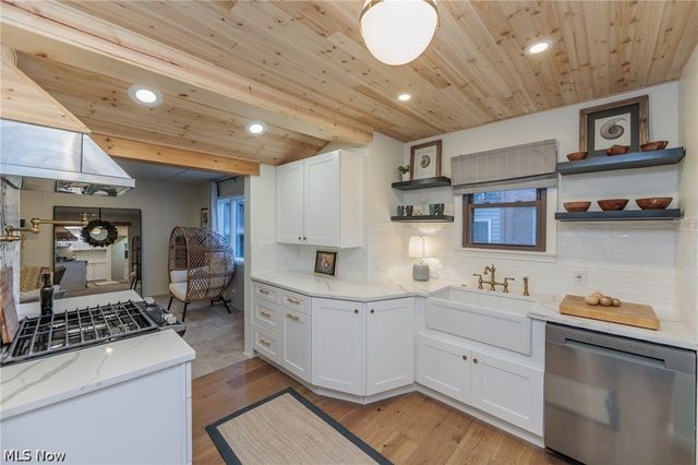 2876 Lakeview Avenue, Rocky River, OH 44116