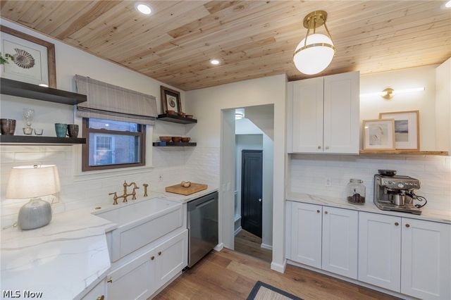 2876 Lakeview Avenue, Rocky River, OH 44116