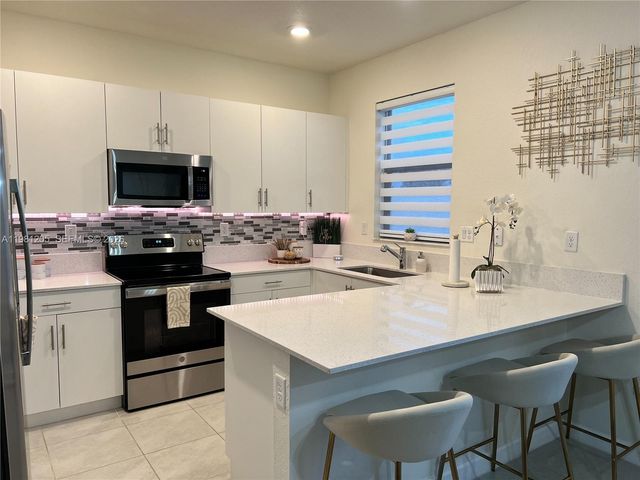 3328 W 114th Ter, Hialeah, FL 33018
