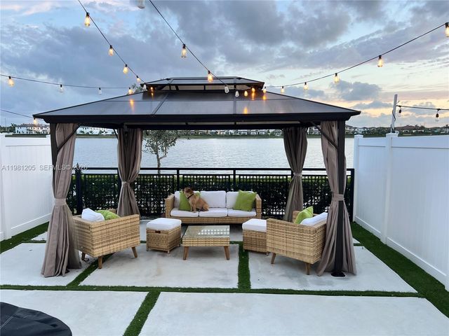 3328 W 114th Ter, Hialeah, FL 33018