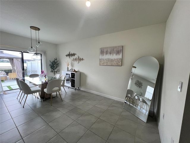 3328 W 114th Ter, Hialeah, FL 33018