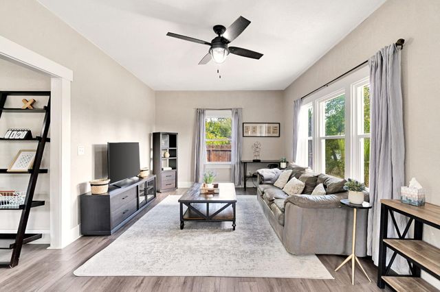 1355 N Roosevelt Avenue, Fresno, CA 93728