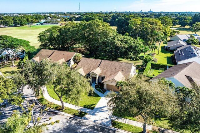 723 Golf Court, Delray Beach, FL 33445