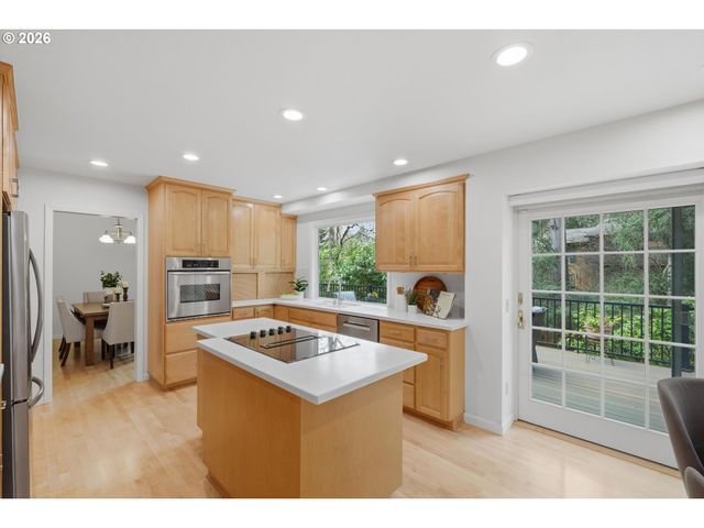 2831 VALE Ct, Lake Oswego, OR 97034