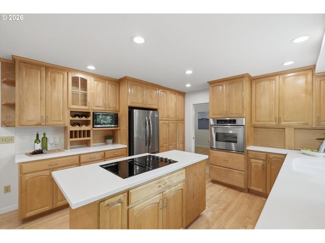 2831 VALE Ct, Lake Oswego, OR 97034