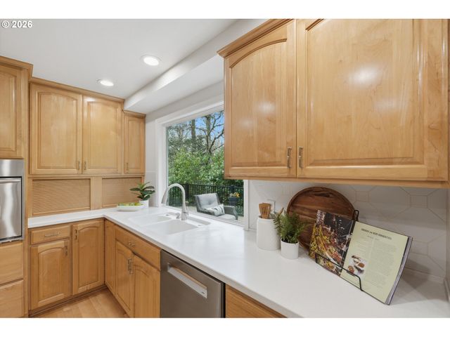 2831 VALE Ct, Lake Oswego, OR 97034