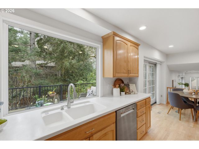 2831 VALE Ct, Lake Oswego, OR 97034