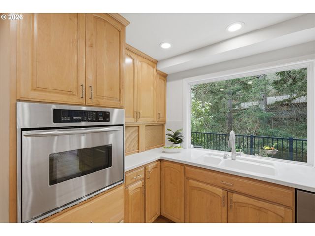 2831 VALE Ct, Lake Oswego, OR 97034