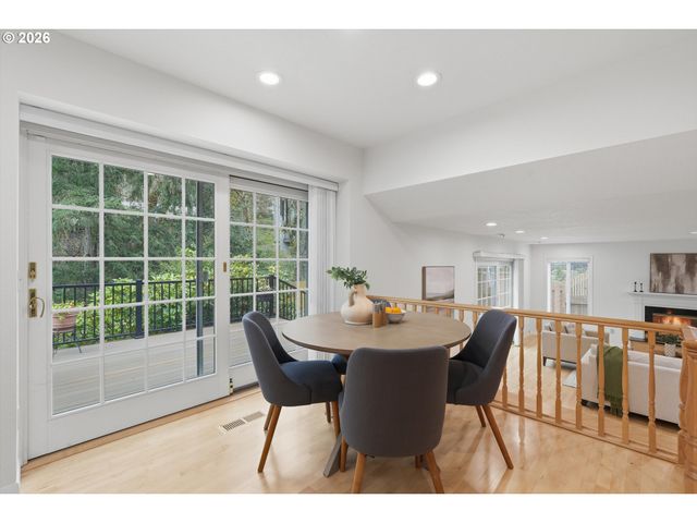 2831 VALE Ct, Lake Oswego, OR 97034
