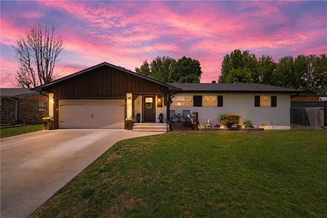 1300 Dyer Street, Springdale, AR 72762