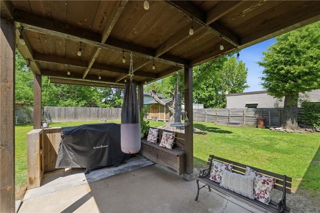 1300 Dyer Street, Springdale, AR 72762