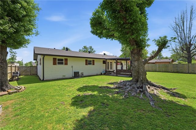 1300 Dyer Street, Springdale, AR 72762
