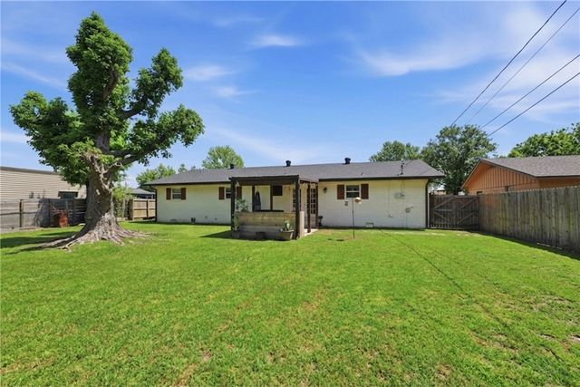 1300 Dyer Street, Springdale, AR 72762