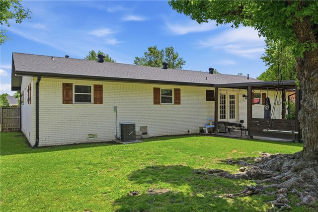 1300 Dyer Street, Springdale, AR 72762