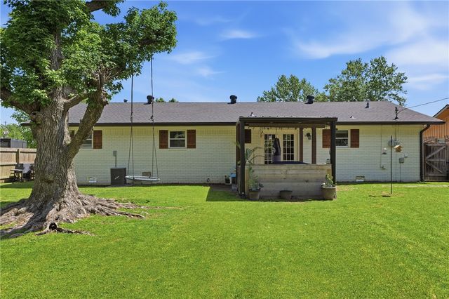 1300 Dyer Street, Springdale, AR 72762