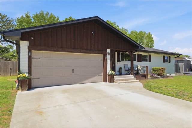 1300 Dyer Street, Springdale, AR 72762