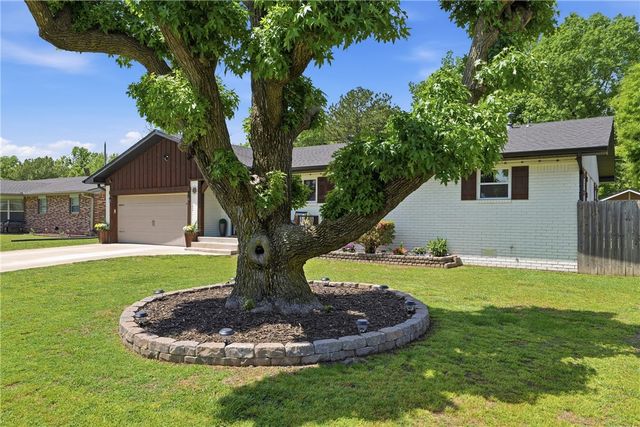 1300 Dyer Street, Springdale, AR 72762
