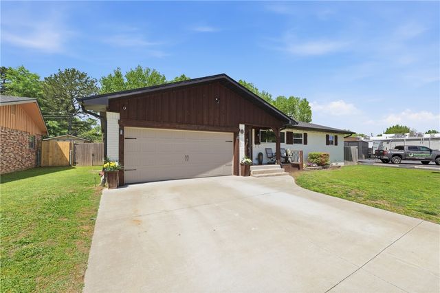 1300 Dyer Street, Springdale, AR 72762