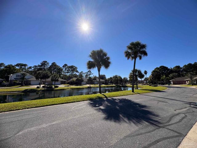 711 Marsh Harbor Dr, Mary Esther, FL 32569