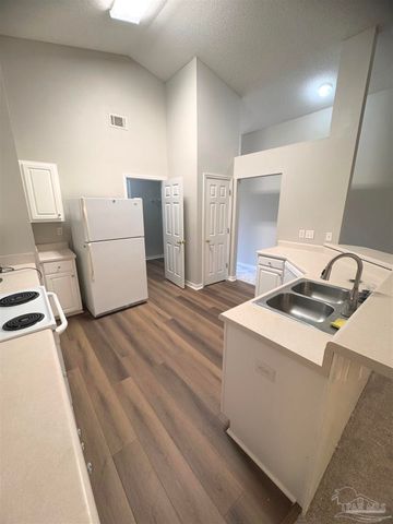 711 Marsh Harbor Dr, Mary Esther, FL 32569