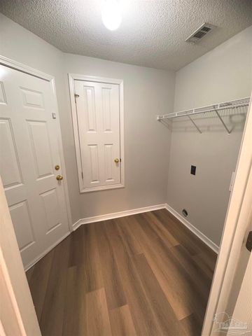 711 Marsh Harbor Dr, Mary Esther, FL 32569