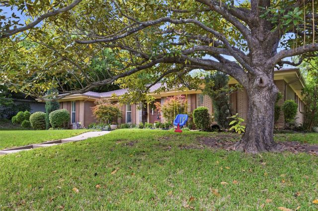 1700 Saxony Road, Fort Worth, TX 76116