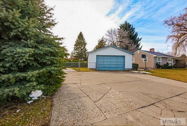 810 Cranmer Avenue, Idaho Falls, ID 83401