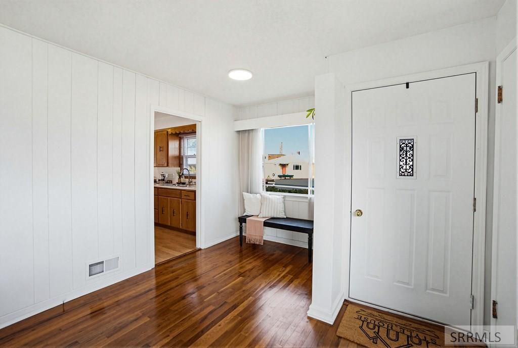 Image 8 of property listing at 810 Cranmer Avenue, Idaho Falls, ID 83401