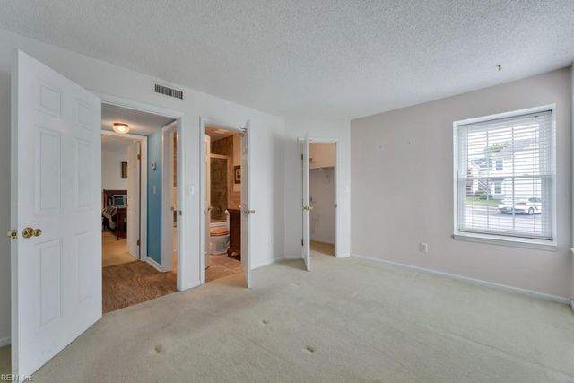1718 Rock Bridge Mews Apt B, Chesapeake, VA 23320