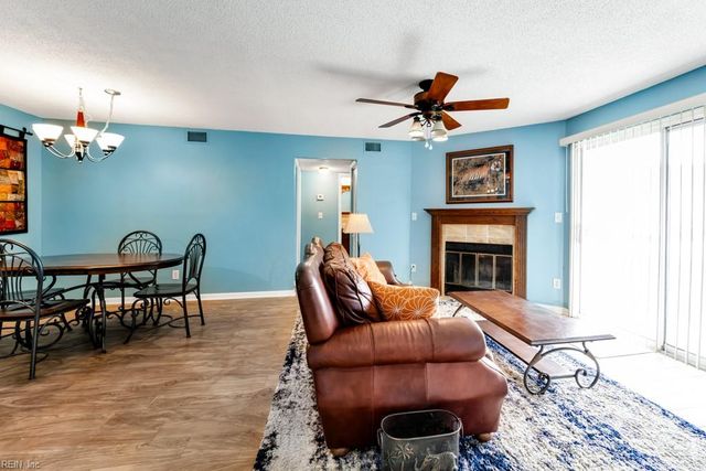 1718 Rock Bridge Mews Apt B, Chesapeake, VA 23320