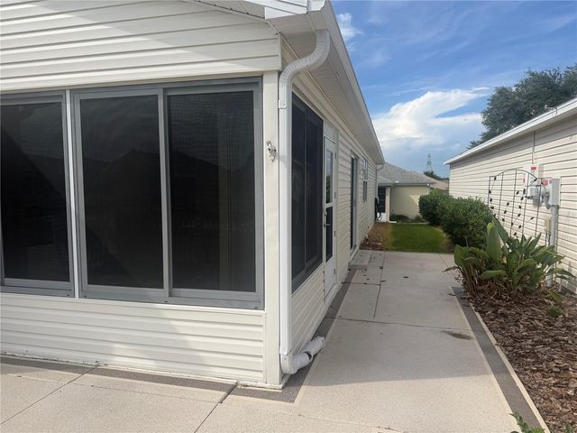 484 HILDALGO DRIVE, Lady Lake, FL 32159