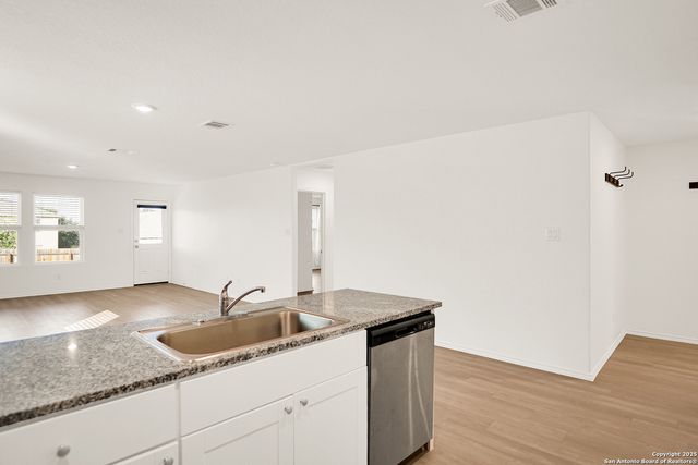 8038 Chanting Bend, San Antonio, TX 78223