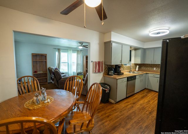 639 Edgebrook, San Antonio, TX 78213