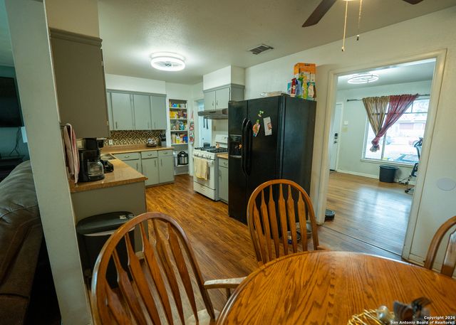 639 Edgebrook, San Antonio, TX 78213