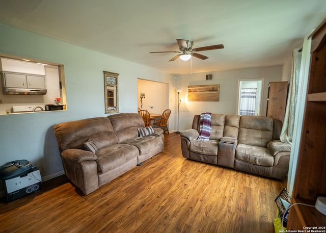 639 Edgebrook, San Antonio, TX 78213