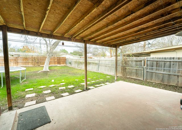 639 Edgebrook, San Antonio, TX 78213