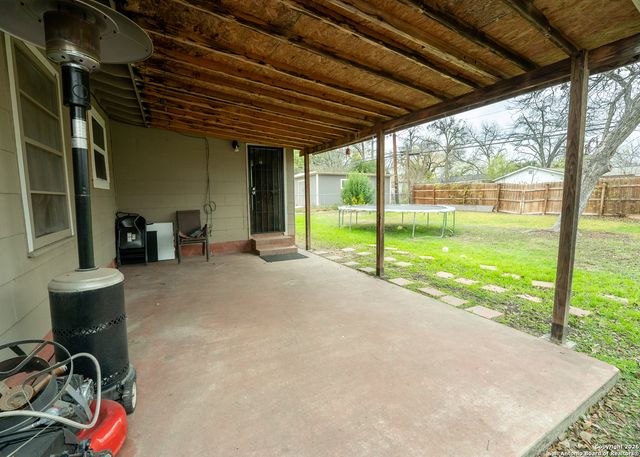 639 Edgebrook, San Antonio, TX 78213