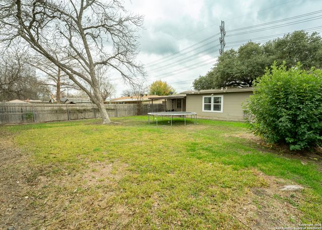639 Edgebrook, San Antonio, TX 78213