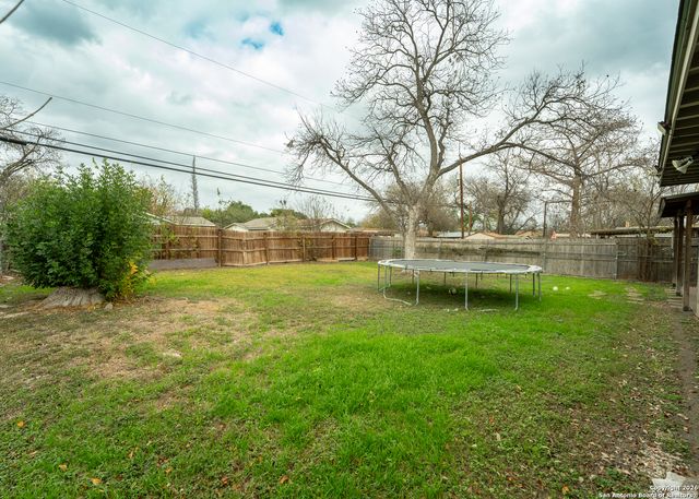 639 Edgebrook, San Antonio, TX 78213