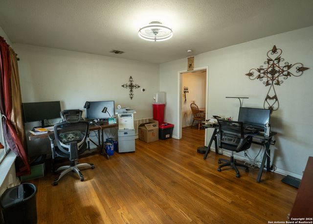 639 Edgebrook, San Antonio, TX 78213