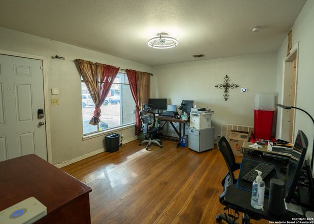 639 Edgebrook, San Antonio, TX 78213