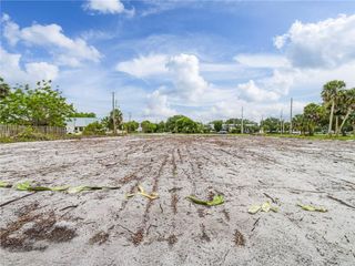 445 Old Dixie Highway, Vero Beach, FL 32962