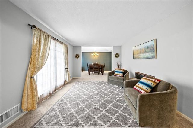 10219 Caenen Drive, Lenexa, KS 66215